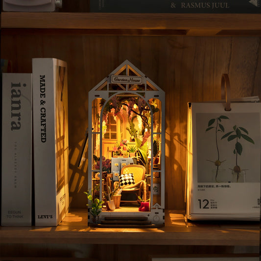 Rolife Book Nook- Holiday Garden House