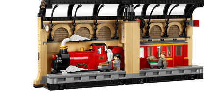 LEGO® Harry Potter™ Book Nook: Hogwarts™ Express