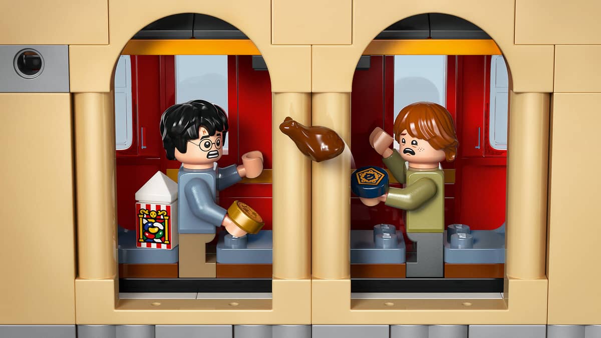 LEGO® Harry Potter™ Book Nook: Hogwarts™ Express