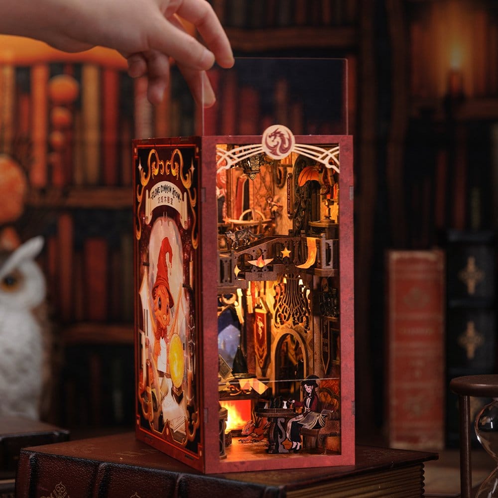 CuteBee Book Nooks- Flame Common Room